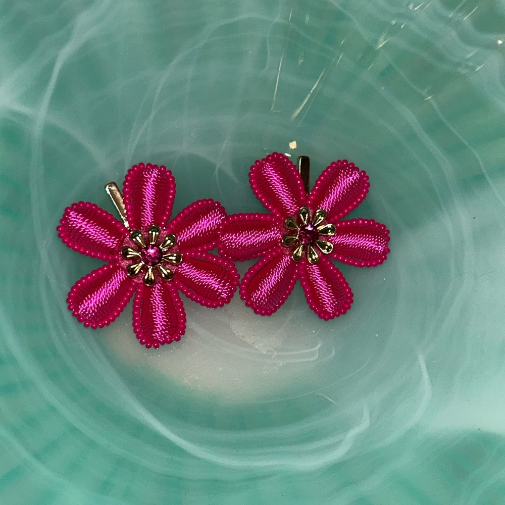 Lilly Pulitzer Petal Earrings - Picture 2 of 2